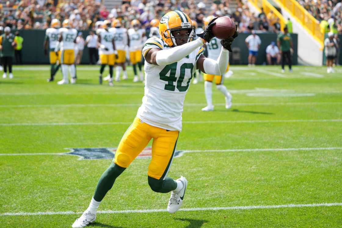 Cornerback LJ Davis warms up at at Lambeau Field