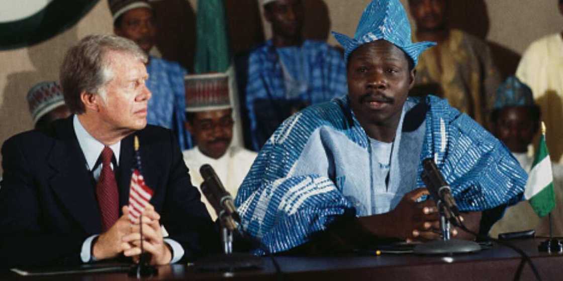 Waiwaye: Tsoffin hotunan tsohon Shugaban kasa Obasanjo da ke nuna shi jakadan Najeriya ne na kwarai Waiwaye: Tsoffin hotunan tsohon Shugaban kasa Obasanjo da ke nuna shi jakadan Najeriya ne na kwarai