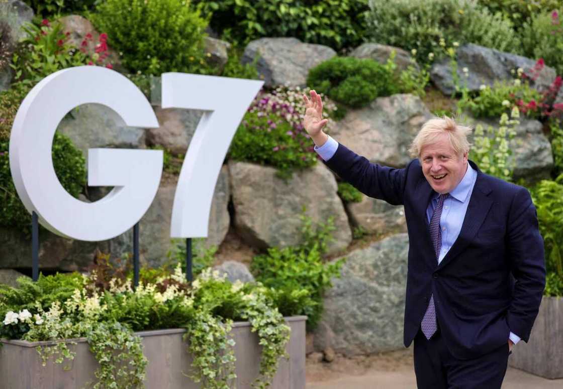 The British Prime Minister, Boris Johnson, said that G7 will donate vaccines to poorer countries. The British Prime Minister, Boris Johnson, said that G7 will donate vaccines to poorer countries.