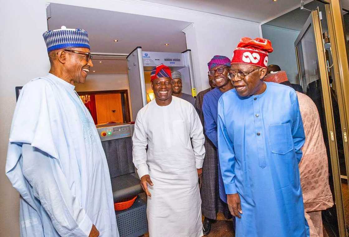 Shugaban ƙasa Buhari ya karɓi baƙuncin Tinubu.