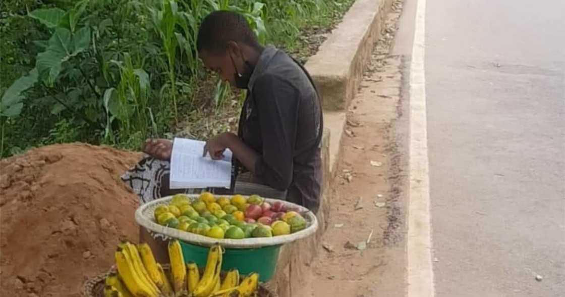 Well-Wishers Come Together to Help Student Selling Fruits on Roadside While Studying Well-Wishers Come Together to Help Student Selling Fruits on Roadside While Studying