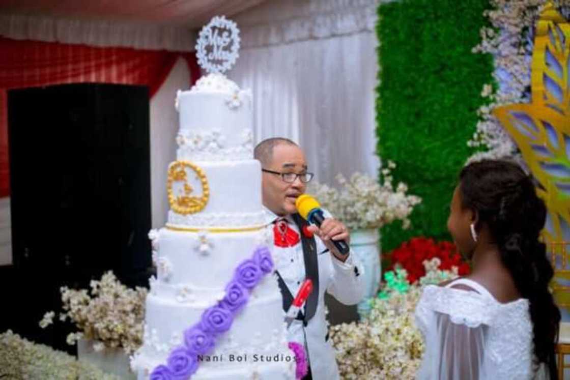 To fah: Mazan Amurka suma sunce baza ayi babu su ba, yayin da wani Dan Amurka ya zo auren matar shi a Najeriya To fah: Mazan Amurka suma sunce baza ayi babu su ba, yayin da wani Dan Amurka ya zo auren matar shi a Najeriya