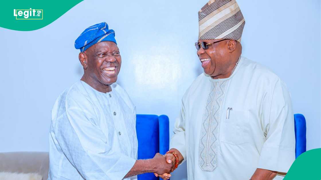 Gwamnatin Osun ta yi magana da Gwamna Adeleke ya ziyarci jigon jam'iyyar APC Gwamnatin Osun ta yi magana da Gwamna Adeleke ya ziyarci jigon jam'iyyar APC