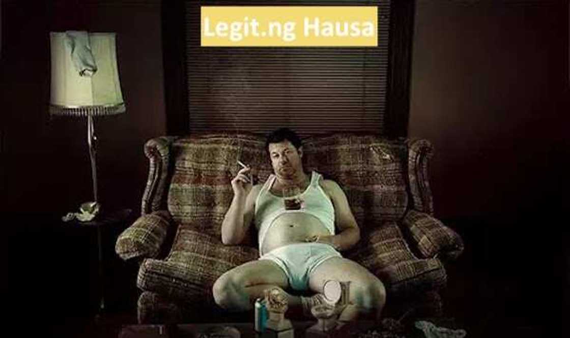 Wanda ya lashe gasar mafi lalaci a duniya, ya tura abokinshi ya karbo mishi kyautar da aka bashi Wanda ya lashe gasar mafi lalaci a duniya, ya tura abokinshi ya karbo mishi kyautar da aka bashi