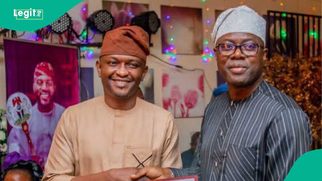 Folajinmi Oyekunle na PDP ya lashe zaben cike gurbi na kujerar majalisar wakilai a mazabar Ibadan ta Arewa Folajinmi Oyekunle na PDP ya lashe zaben cike gurbi na kujerar majalisar wakilai a mazabar Ibadan ta Arewa