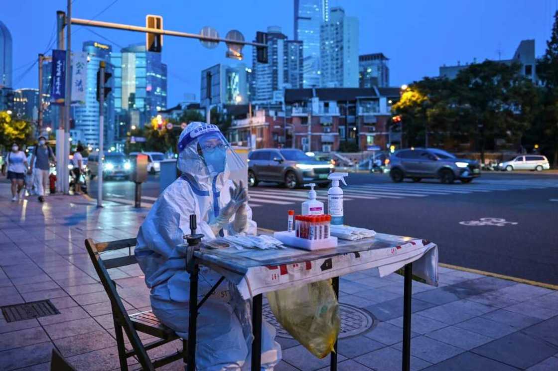 Health authorities reported over 300 infections Wednesday, with clusters found in the historic northern city of Xi'an as well as the country's biggest city Shanghai Health authorities reported over 300 infections Wednesday, with clusters found in the historic northern city of Xi'an as well as the country's biggest city Shanghai