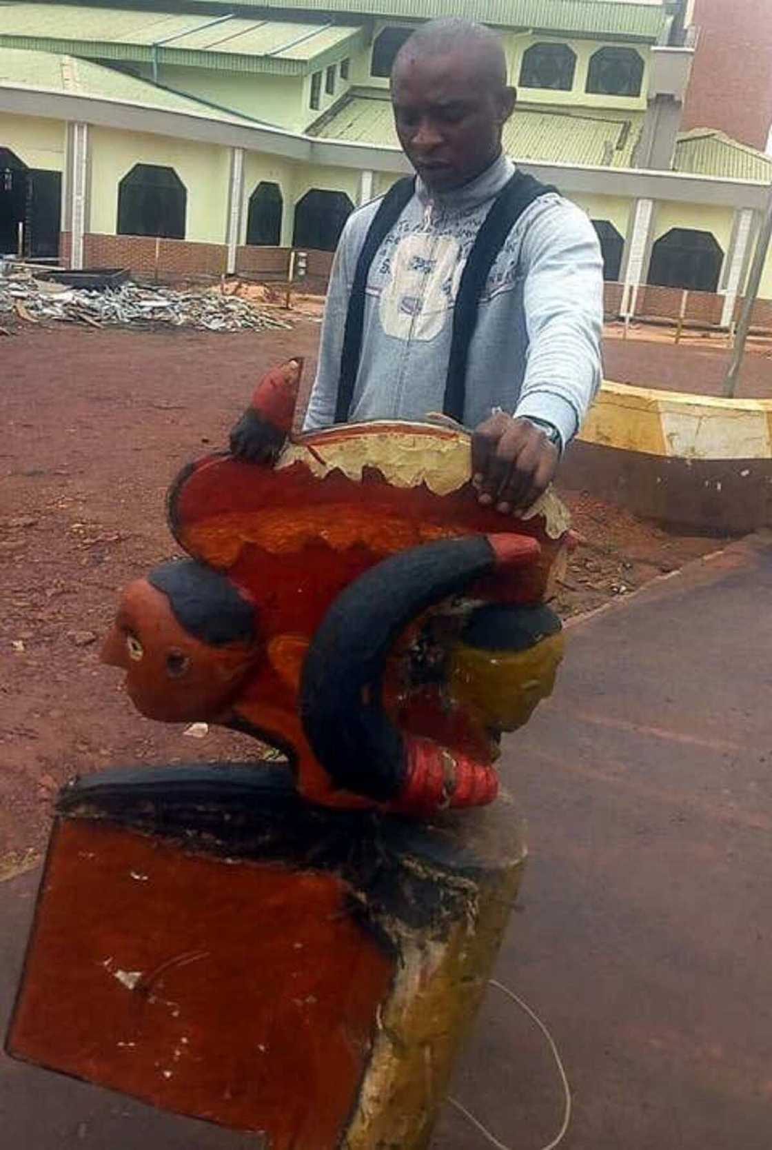 An kama wani mutum saboda ya 'kama' abin bauta a Nsukka An kama wani mutum saboda ya 'kama' abin bauta a Nsukka