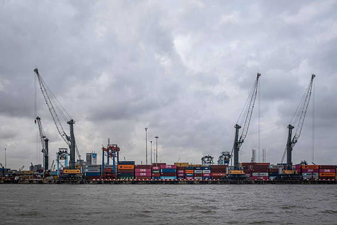 Yadda ake sauke kaya a Legas daga waje