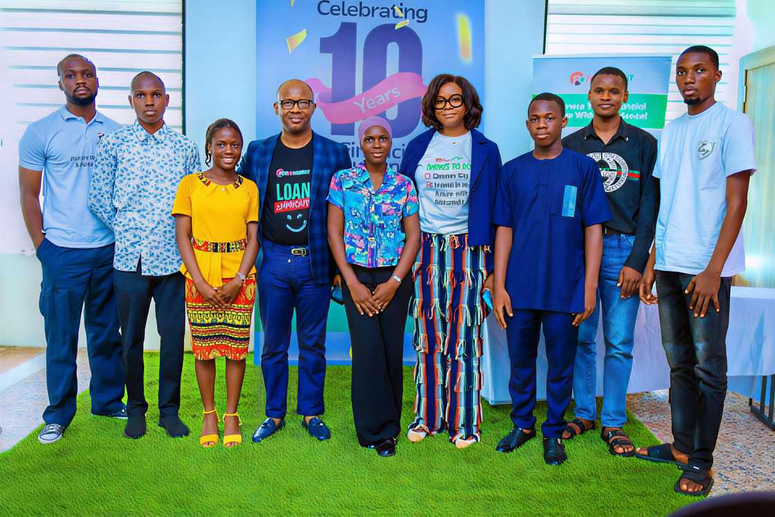 Fast Credit employees and scholarship awardees posing for a photo