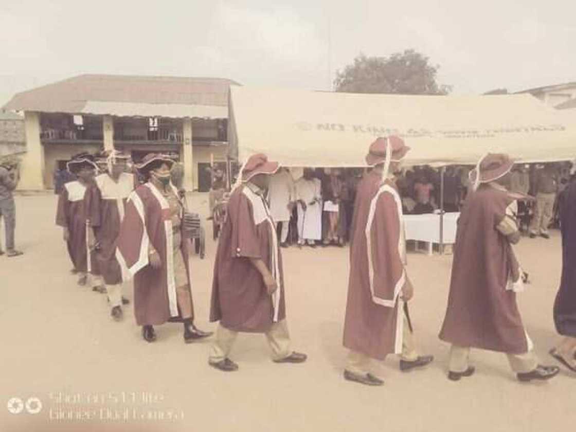 Yanzu yanzu: Hotunan bikin murnar yaye fursunoni 76 da suka kammala NCE na ta yawo a kafofin sada zumunta Yanzu yanzu: Hotunan bikin murnar yaye fursunoni 76 da suka kammala NCE na ta yawo a kafofin sada zumunta