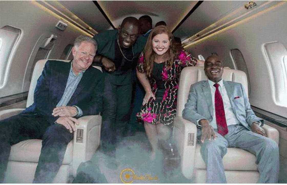 Hotunan cikin jirgin sama da Faston Najeriya ya siya a kan biliyan N12.3 Hotunan cikin jirgin sama da Faston Najeriya ya siya a kan biliyan N12.3