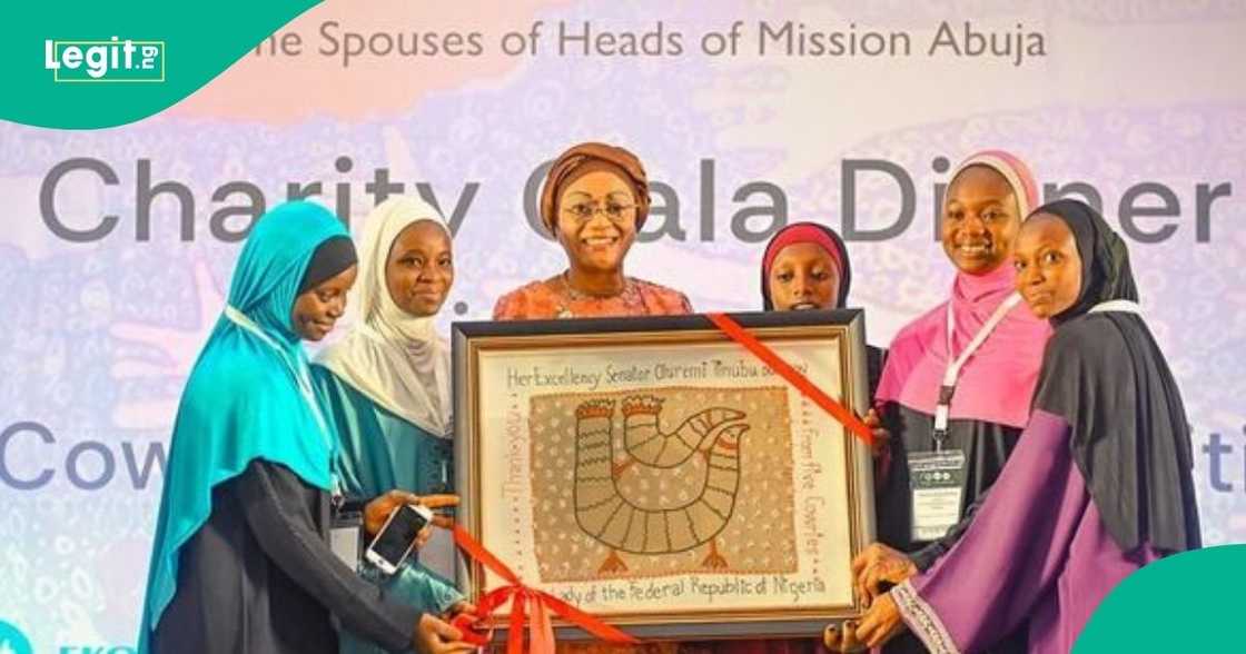 Nigeria’s First Lady, Oluremi Tinubu, has issued two key demands to improve the nation’s education sector. Nigeria’s First Lady, Oluremi Tinubu, has issued two key demands to improve the nation’s education sector.