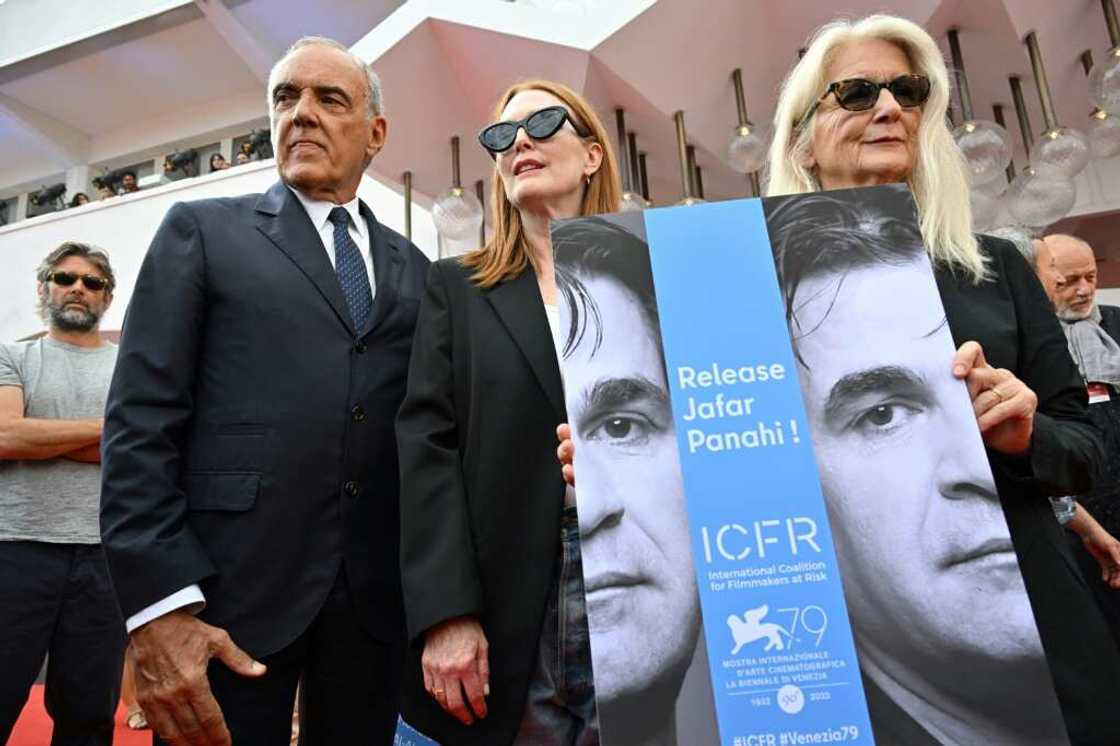 Jury head Julianne Moore led a flash-mob protest against the imprisonment of Iranian director Jafar Panahi Jury head Julianne Moore led a flash-mob protest against the imprisonment of Iranian director Jafar Panahi