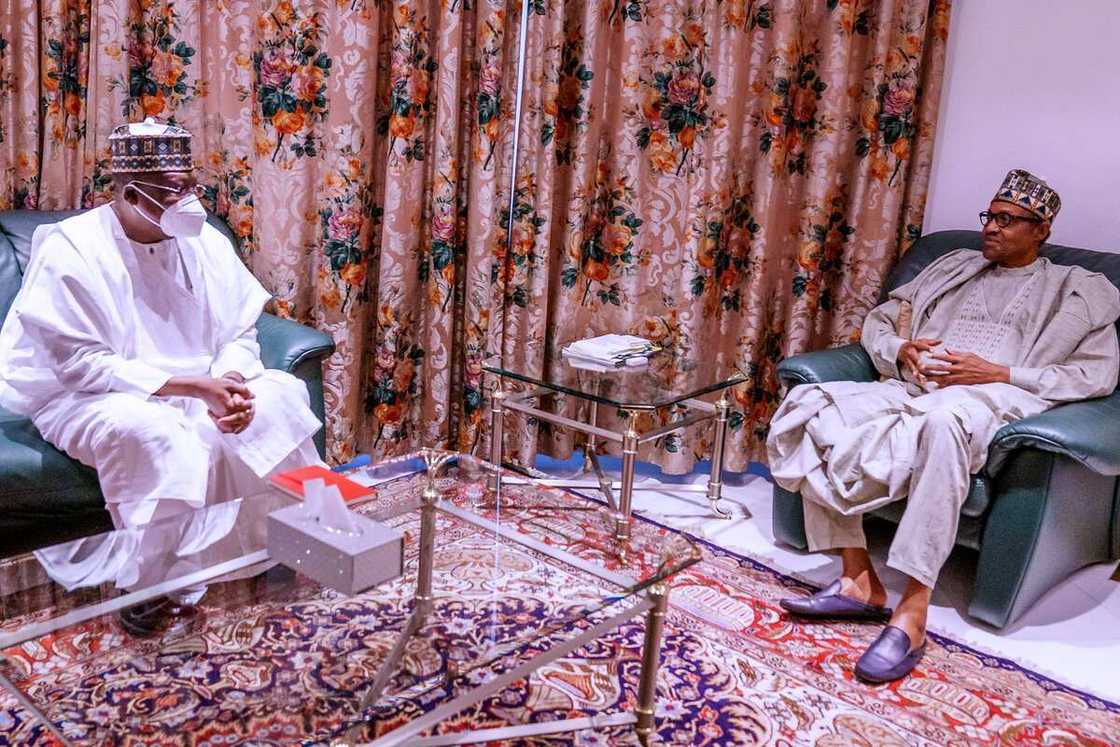 Shugaba Buhari yayin karbar bakuncin shugaban majalisar dattawa Shugaba Buhari yayin karbar bakuncin shugaban majalisar dattawa