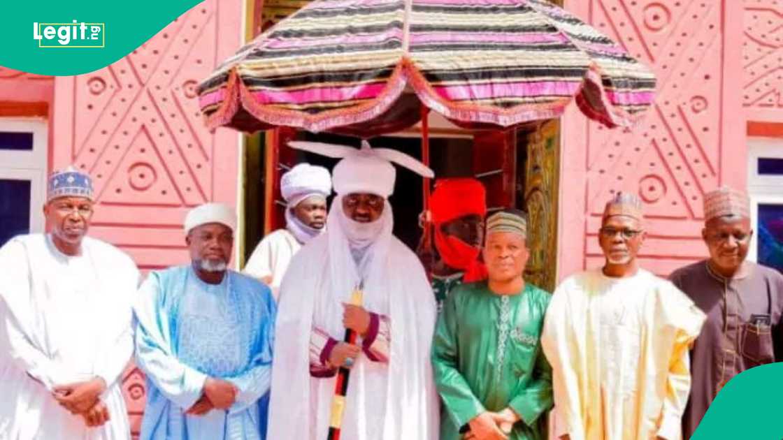 Aminu Ado Bayero da 'yan kwamitin ciyarwa a Ramadan Aminu Ado Bayero da 'yan kwamitin ciyarwa a Ramadan