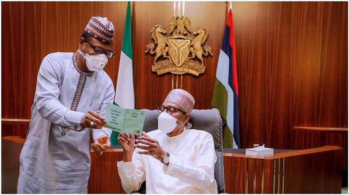 Buhari Taking Covid-19 Booster Dose Buhari Taking Covid-19 Booster Dose