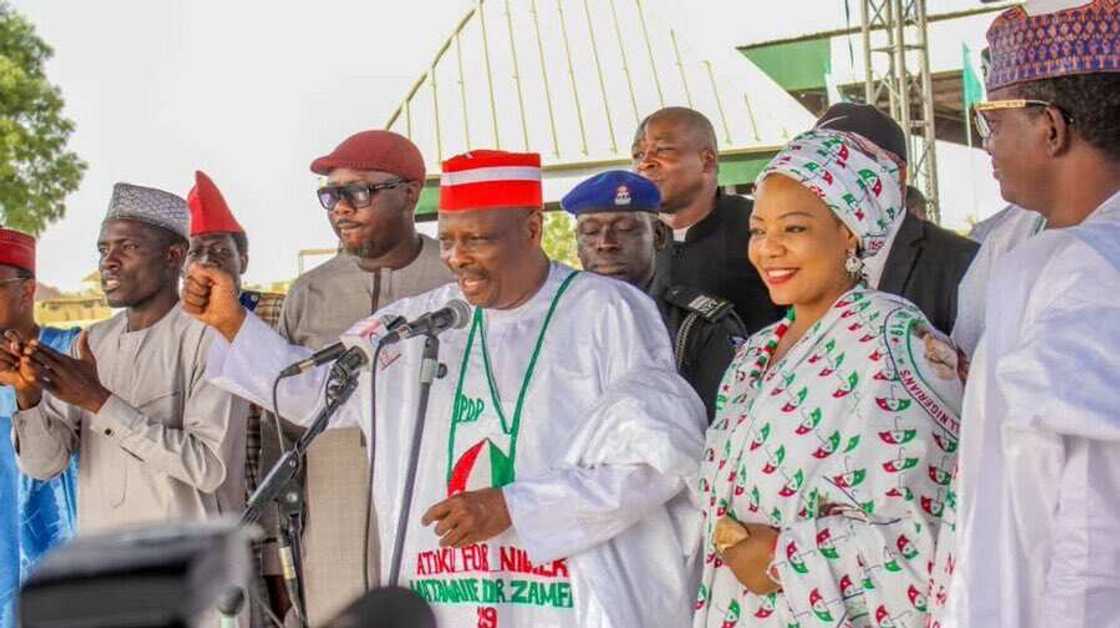 Kwankwaso yayin jaddada akidar PDP a taron yakin zabe na jihar Zamfara Kwankwaso yayin jaddada akidar PDP a taron yakin zabe na jihar Zamfara