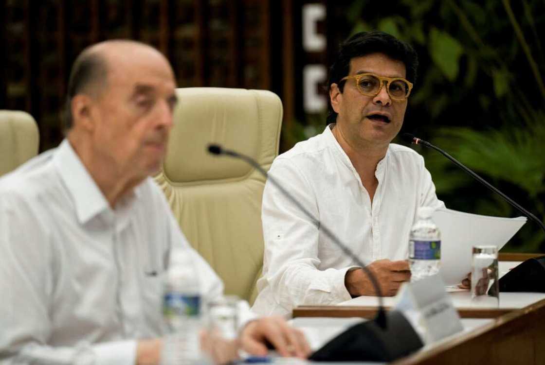 Colombian High Commissioner for Peace, Ivan Danilo Rueda (right), reads a statement with Colombian Foreign Minister Alvaro Leyva, during a meeting with an ELN guerrilla delegation, in Havana Colombian High Commissioner for Peace, Ivan Danilo Rueda (right), reads a statement with Colombian Foreign Minister Alvaro Leyva, during a meeting with an ELN guerrilla delegation, in Havana