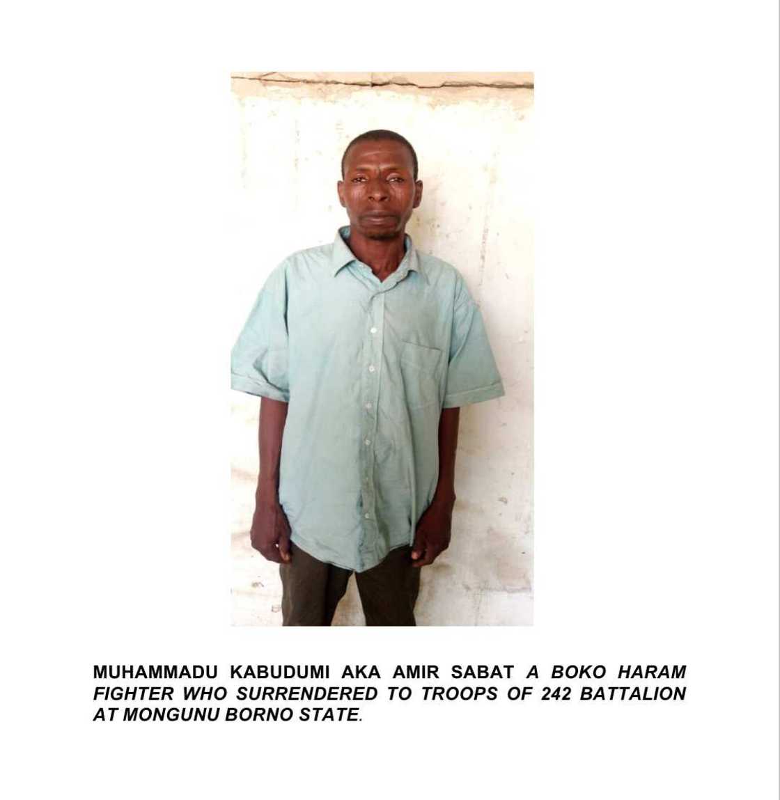 Hotuna: Mayakan Boko Haram na ci gaba da mika wuya ga sojin Najeriya Hotuna: Mayakan Boko Haram na ci gaba da mika wuya ga sojin Najeriya