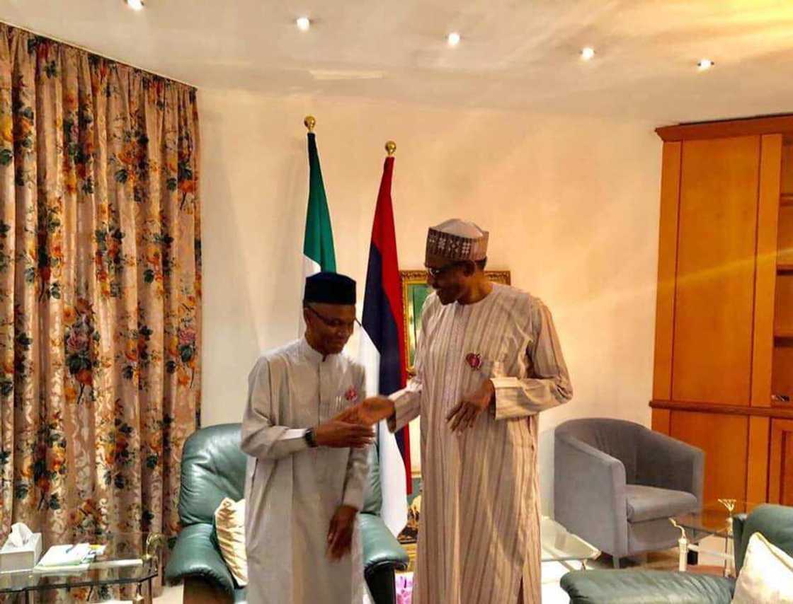 Shugaban kasa Buhari ya sanya labule da El-Rufai a fadar Villa (Hotuna) Shugaban kasa Buhari ya sanya labule da El-Rufai a fadar Villa (Hotuna)