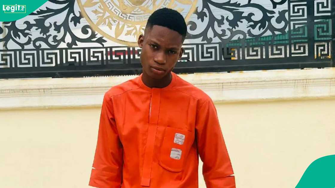 A heartbroken man shows the moment his father died while working. A heartbroken man shows the moment his father died while working.