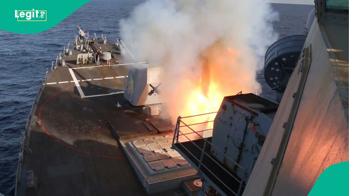 Amurka ta yi amfani da manyan jirage da makamai a yakinta da Iran Amurka ta yi amfani da manyan jirage da makamai a yakinta da Iran