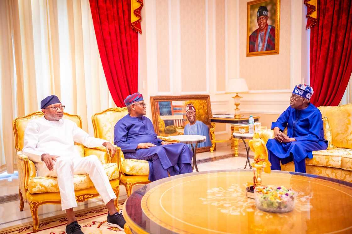 Femi Otedola ya musanta samar da kudade ga matatar Dangote Femi Otedola ya musanta samar da kudade ga matatar Dangote