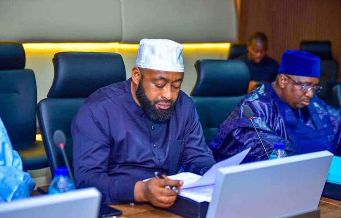 Umar Bago ya yi watsi da ba da tallafin karatu a jihar Neja Umar Bago ya yi watsi da ba da tallafin karatu a jihar Neja