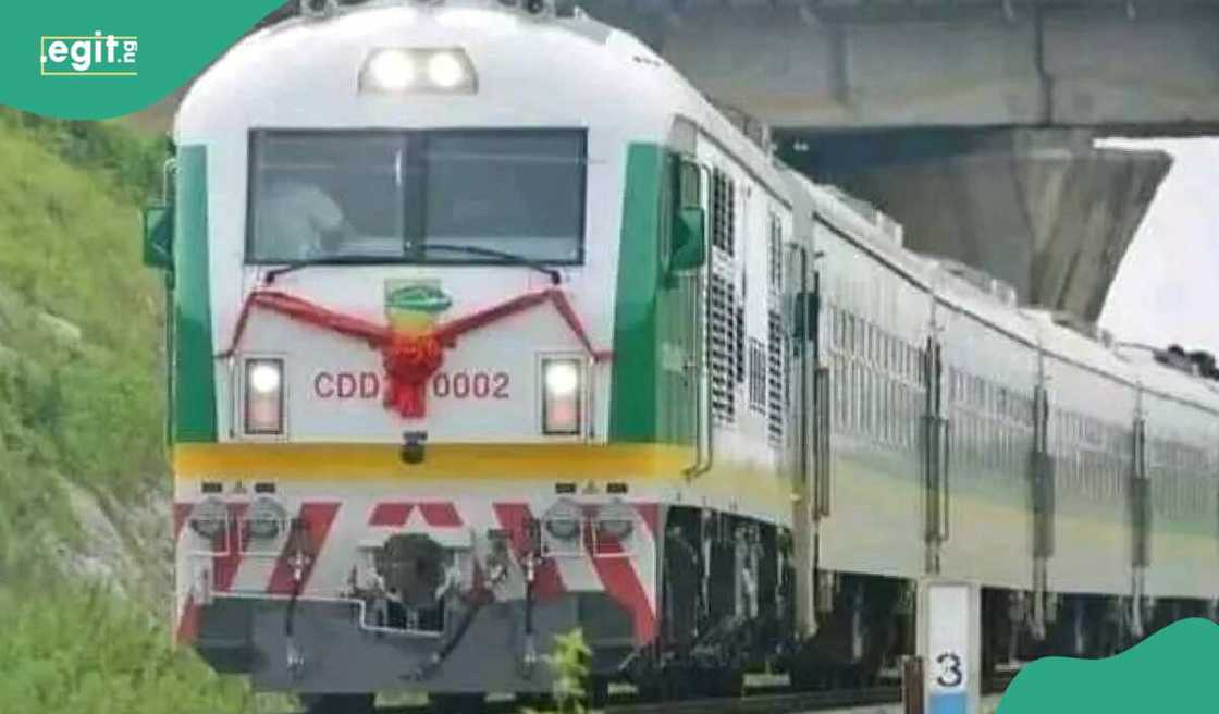 Jirgin kasa Jirgin kasa