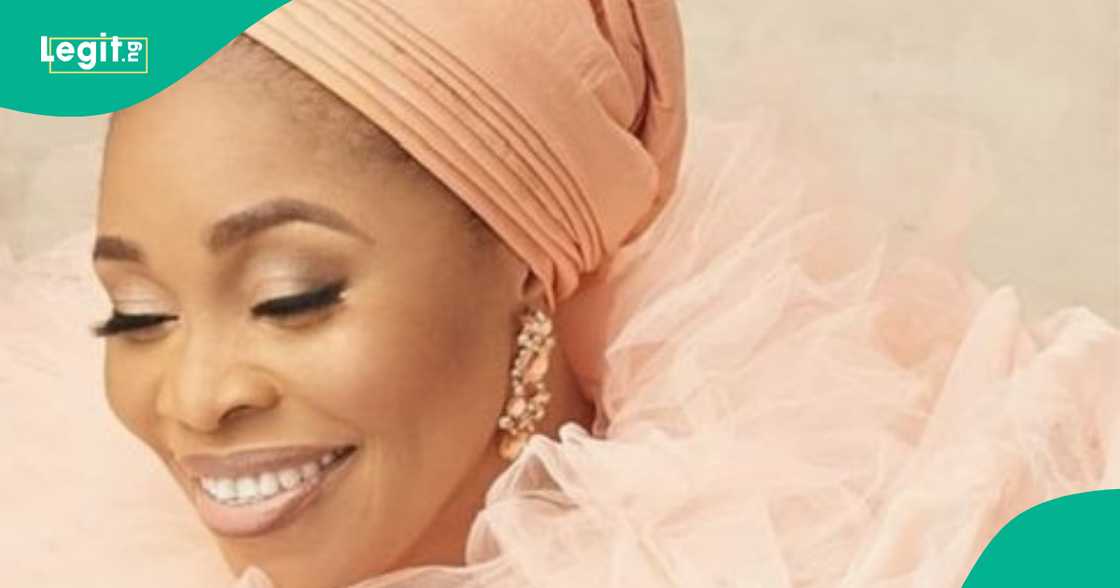 Lizzy Anjorin claims fans paid Tope Alabi N4 million to perform at her event. Lizzy Anjorin claims fans paid Tope Alabi N4 million to perform at her event.