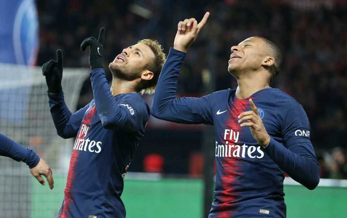 Tamola a zamanin Coronavirus: An nada kungiyar PSG zakarun gasar Ligue 1 na kasar Faransa Tamola a zamanin Coronavirus: An nada kungiyar PSG zakarun gasar Ligue 1 na kasar Faransa