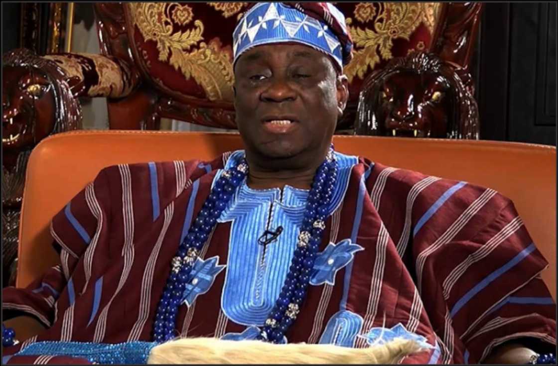 Lokacin zanga-zangar #EndSARS, an shiga fada an sace mani $2m, N17m inji Sarkin Legas Lokacin zanga-zangar #EndSARS, an shiga fada an sace mani $2m, N17m inji Sarkin Legas