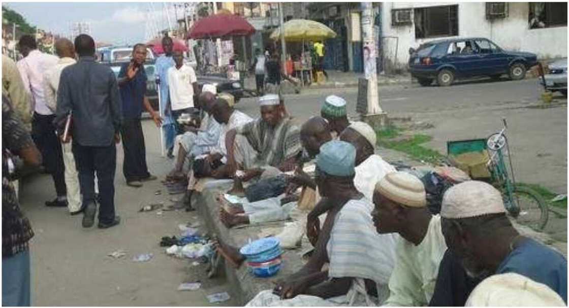 Sarkin maroka: Mabaracin da ya mallaki gidaje biyar, motoci 20 da kamfanin ruwan leda Sarkin maroka: Mabaracin da ya mallaki gidaje biyar, motoci 20 da kamfanin ruwan leda