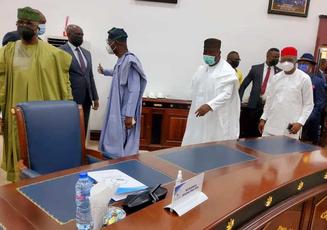 Hotuna cikin labari: Gwamnonin Kudancin Najeriya sun yi taro a Delta Hotuna cikin labari: Gwamnonin Kudancin Najeriya sun yi taro a Delta