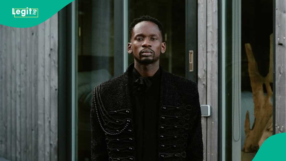Mr. Eazi response to a Twitter query about his dress code for the Hallelujah Challenge. Mr. Eazi response to a Twitter query about his dress code for the Hallelujah Challenge.
