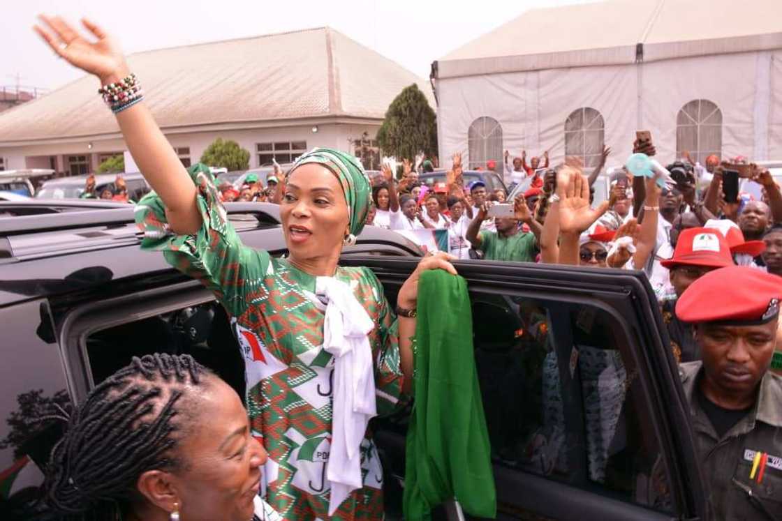 A gaskiya PDP na sanya ma'aikatanmu cikin hadari - INEC ta koka A gaskiya PDP na sanya ma'aikatanmu cikin hadari - INEC ta koka