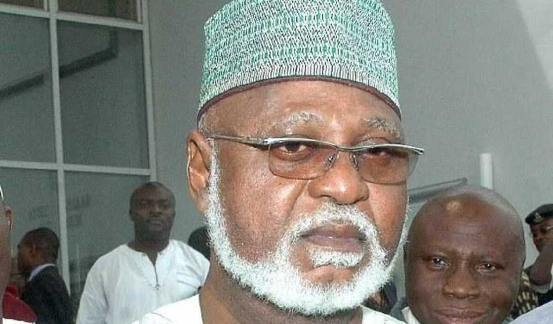 Abdulsalami da matarsa sun yi allurar riga-kafin COVID-19 a Minna Abdulsalami da matarsa sun yi allurar riga-kafin COVID-19 a Minna