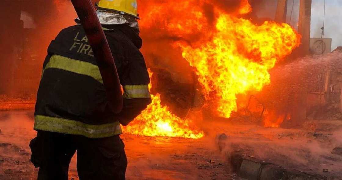 Yara biyu sun mutu sakamakon gobarar da ta lakume gidansu a Suleja Yara biyu sun mutu sakamakon gobarar da ta lakume gidansu a Suleja