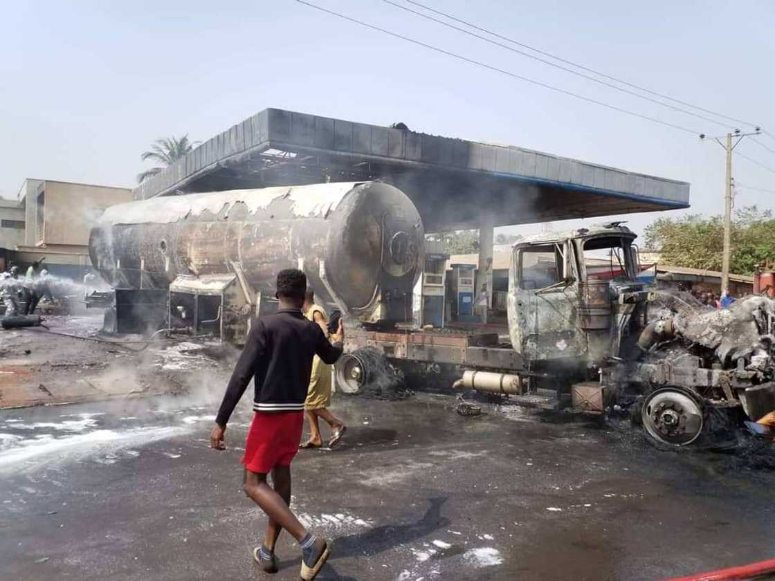 Fire outbreak: Residents hail Governor Ugwuanyi’s quick intervention