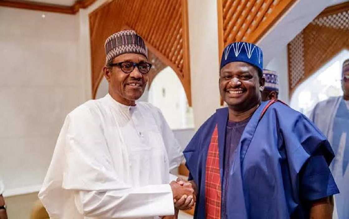 Buhari ba marowaci bane, ya bani kyautar daloli, in ji Femi Adesina