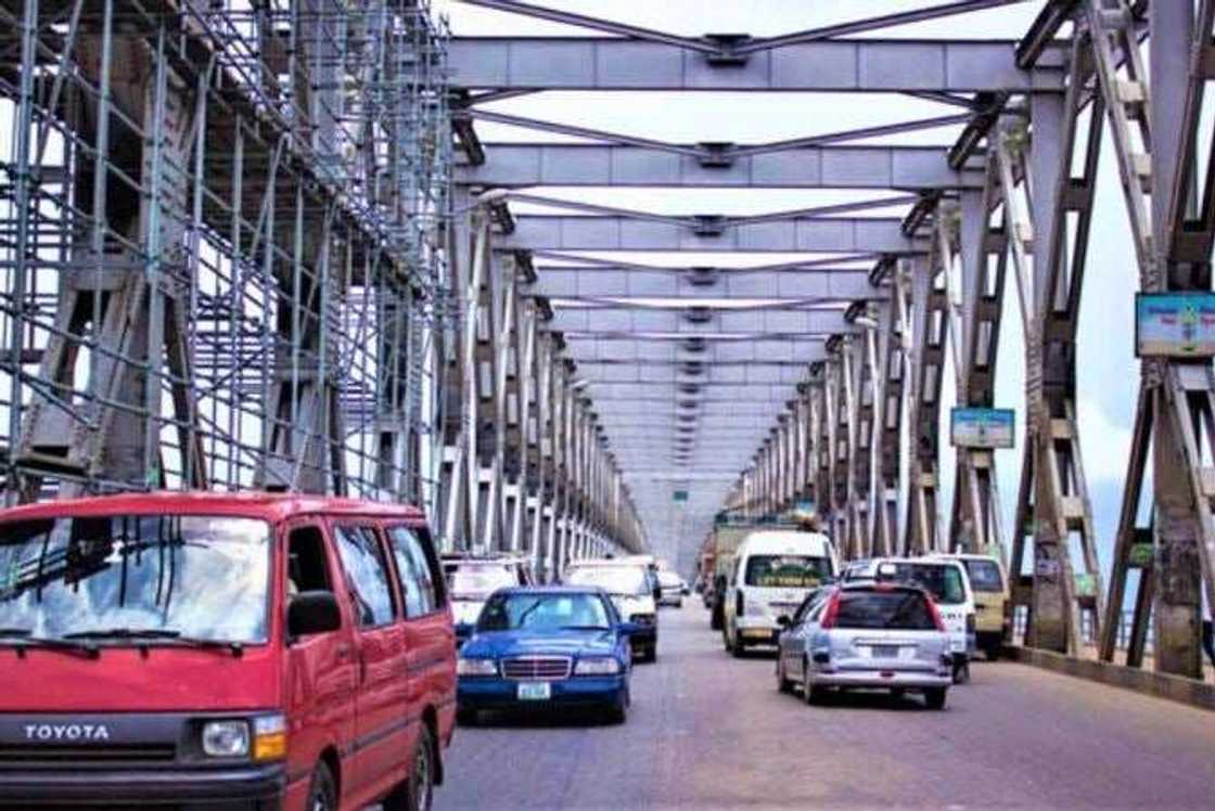 Gwamnatin Anambra ta takaita dokar zaman gida a cikin gari - Obiano Gwamnatin Anambra ta takaita dokar zaman gida a cikin gari - Obiano