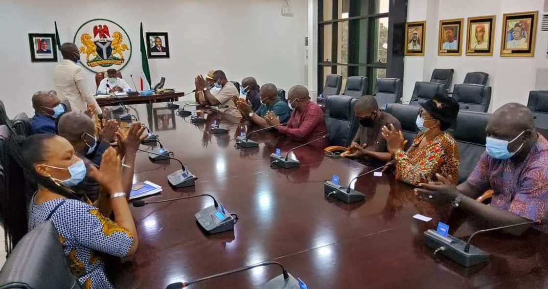 Enugu workers pay Thank-you visit to Ugwuanyi over ongoing construction of secretariats Enugu workers pay Thank-you visit to Ugwuanyi over ongoing construction of secretariats