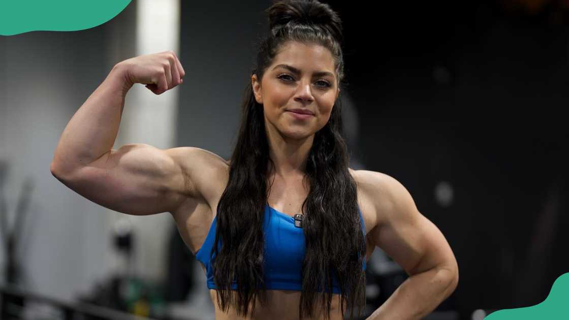 Ida Bergfoth flaunts toned physique in confident fitness pose. Ida Bergfoth flaunts toned physique in confident fitness pose.