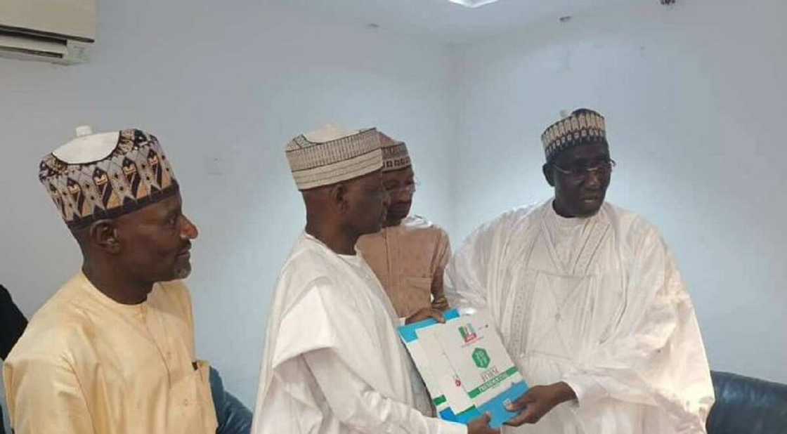 Da Dumi-Dumi: Tsohon Kakakin Majalisar Dokokin Tarayya Ya Shige Jerin Masu Son Kujerar Buhari a 2023 Da Dumi-Dumi: Tsohon Kakakin Majalisar Dokokin Tarayya Ya Shige Jerin Masu Son Kujerar Buhari a 2023