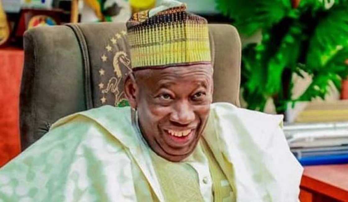 Masu suka ta 'yan kauye ne, in ji gwamnan Kano Ganduje Masu suka ta 'yan kauye ne, in ji gwamnan Kano Ganduje