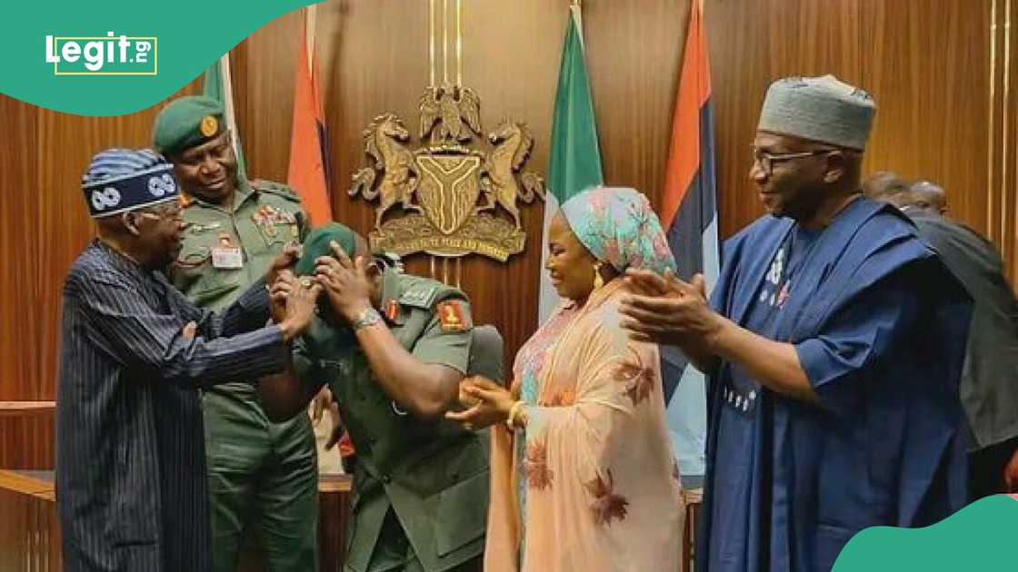 President Bola Ahmed Tinubu on Thursday decorated his Aide-De-Camp (ADC), Nurudeen Alowonle Yusuf, with his new rank of Colonel of the Nigerian Army. President Bola Ahmed Tinubu on Thursday decorated his Aide-De-Camp (ADC), Nurudeen Alowonle Yusuf, with his new rank of Colonel of the Nigerian Army.