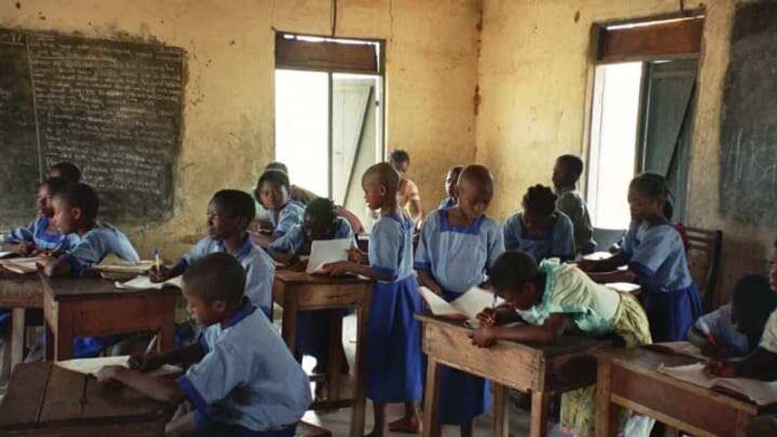 Kaduna: Iyaye da malamai sun yi martani kan aikin kwana 4 na makarantun gwamnati Kaduna: Iyaye da malamai sun yi martani kan aikin kwana 4 na makarantun gwamnati