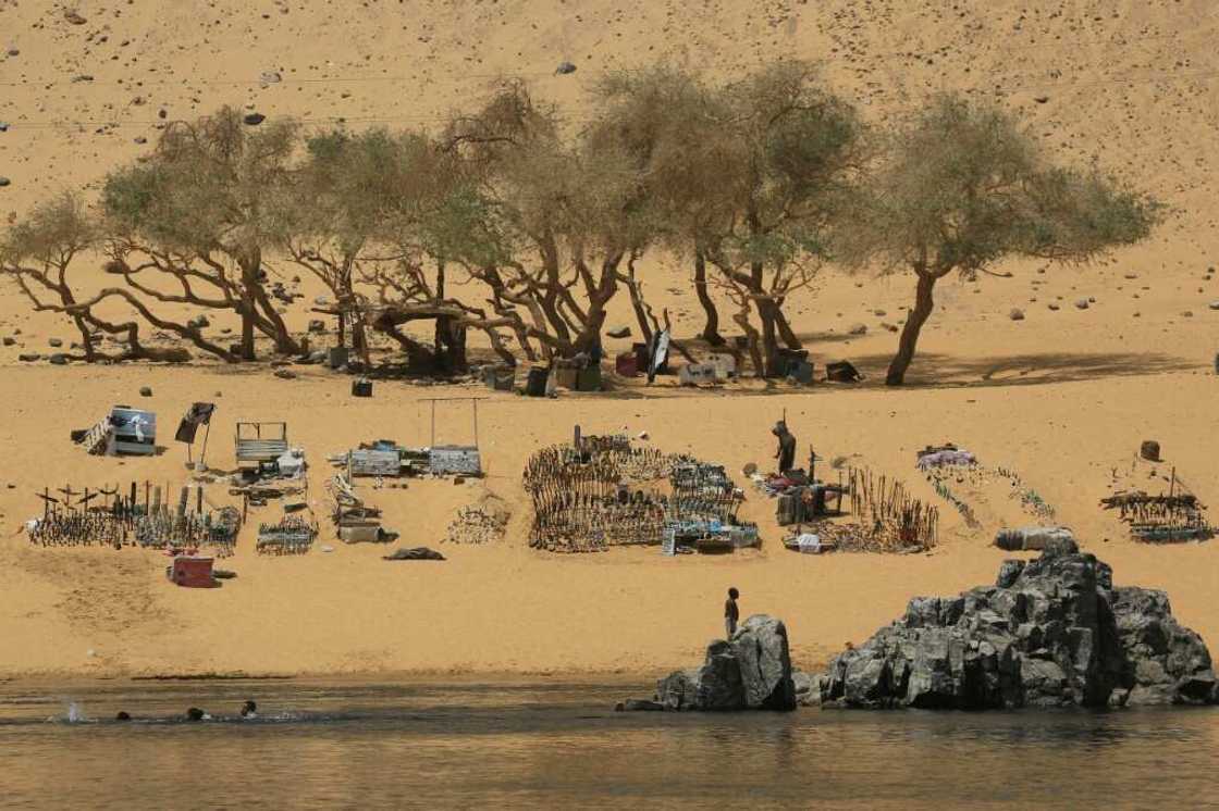 In Aswan, where local Nubian communities have strong historical links across the border in Sudan, early arrivals were met by volunteers offering hot meals In Aswan, where local Nubian communities have strong historical links across the border in Sudan, early arrivals were met by volunteers offering hot meals