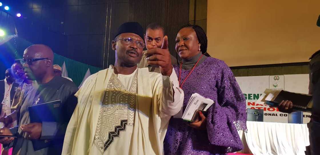 Da dumin sa: Ma’aikatan INEC biyu sun gudu da sakamakon zabe a Katsina Da dumin sa: Ma’aikatan INEC biyu sun gudu da sakamakon zabe a Katsina