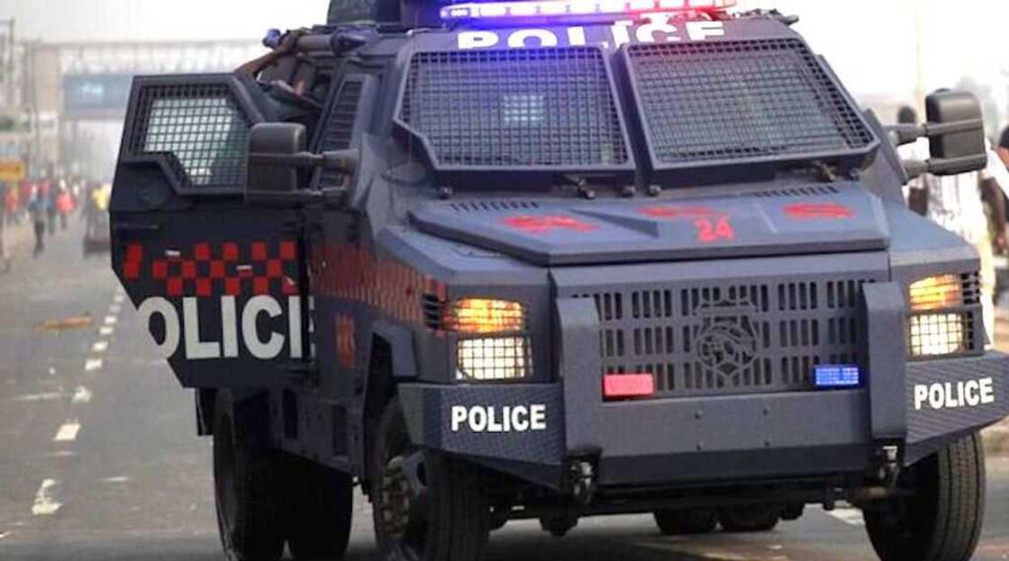 Yan sanda a bakin aiki Yan sanda a bakin aiki